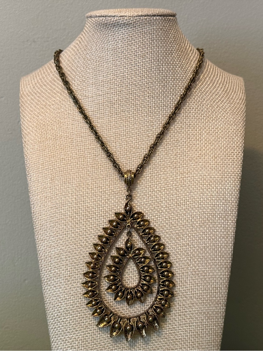 Hollycraft Antique-Style Gold Teardrop Statement Necklace